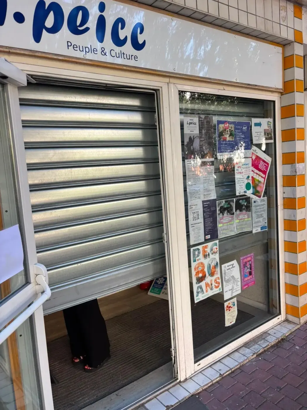 Déblocage de rideau métallique bloqué à Cergy Déblocage de rideau métallique bloqué à Cergy